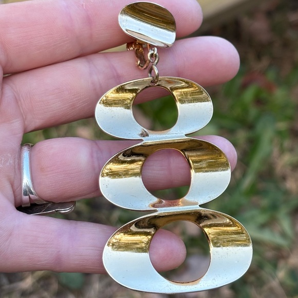 Vintage Napier Tiered Oval Clip On Earrings! - Picture 6 of 8